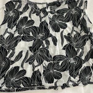 Tahari 100% linen patterned blouse